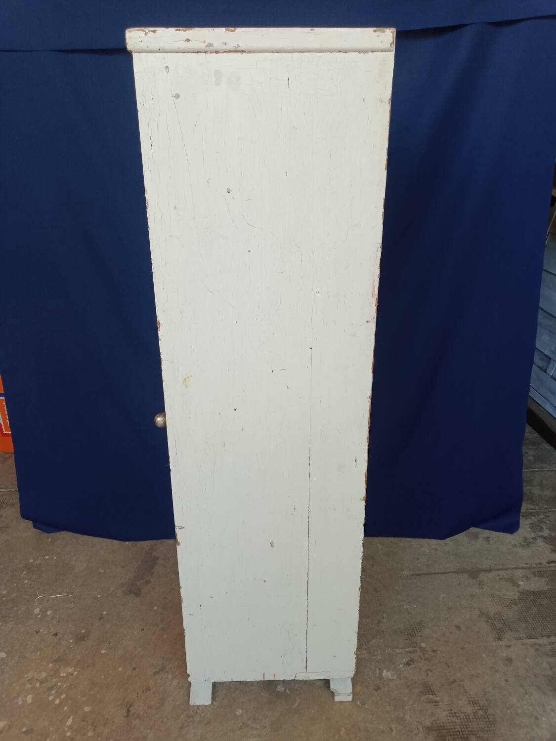 Parisian type storage unit with one door