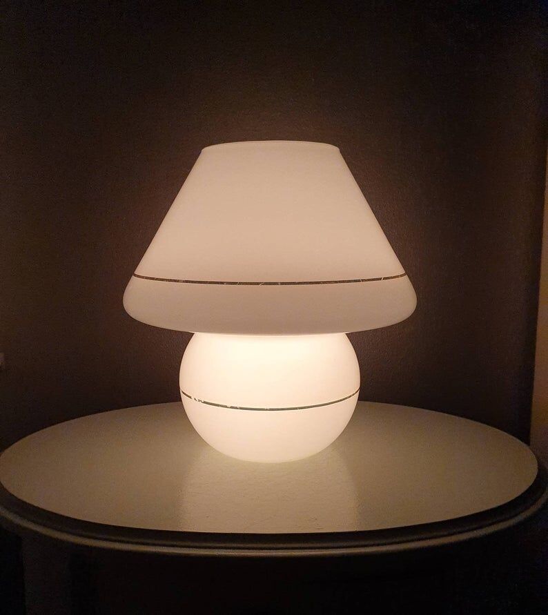 All-glass mushroom lamp with golden lines