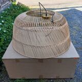 Bulky wicker pendant light