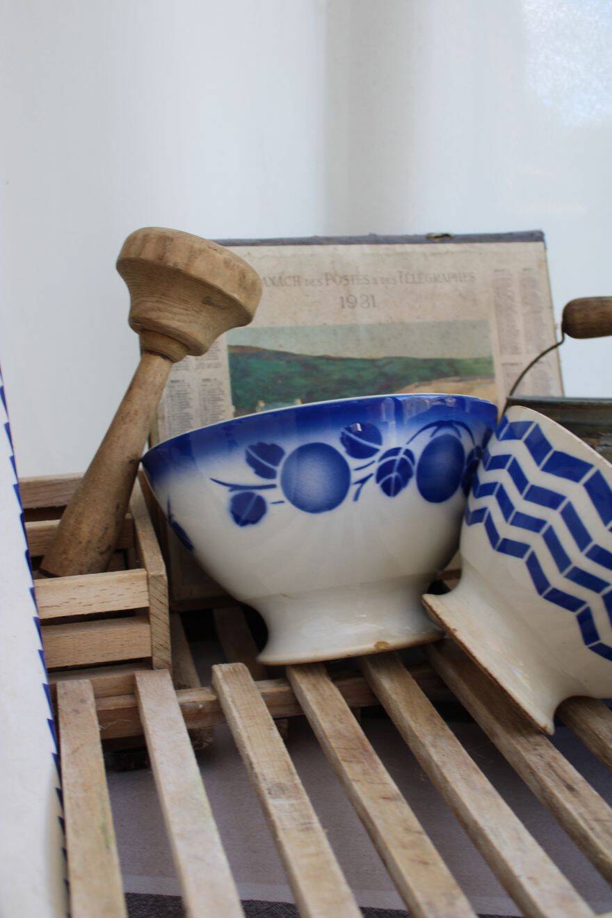 Set of 2 antique ceramic bowls