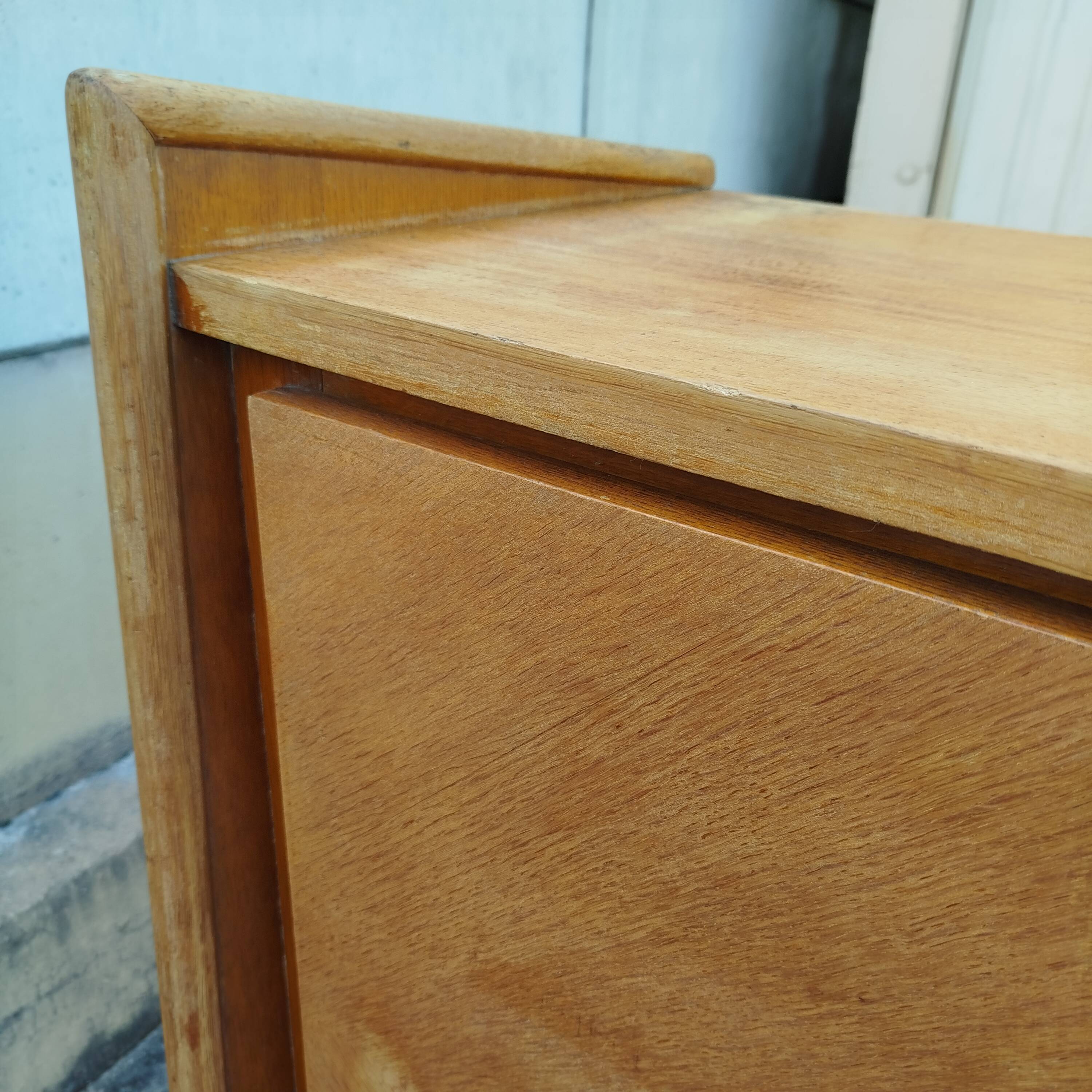 Sideboard with fin sides / compass feet from the 50s/60s