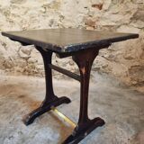 Table d'appoint ancienne française en noyer / Petite table d'écriture – Noyer teinté noir avec des nuances rougeâtres – Fin XIXe / début XXe siècle