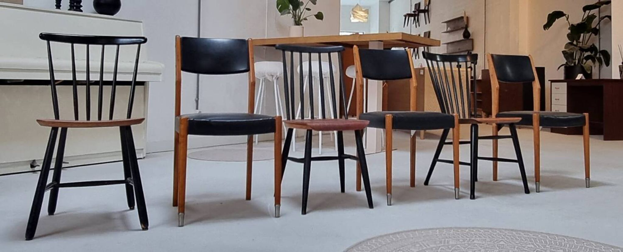 Chaises du milieu du siècle