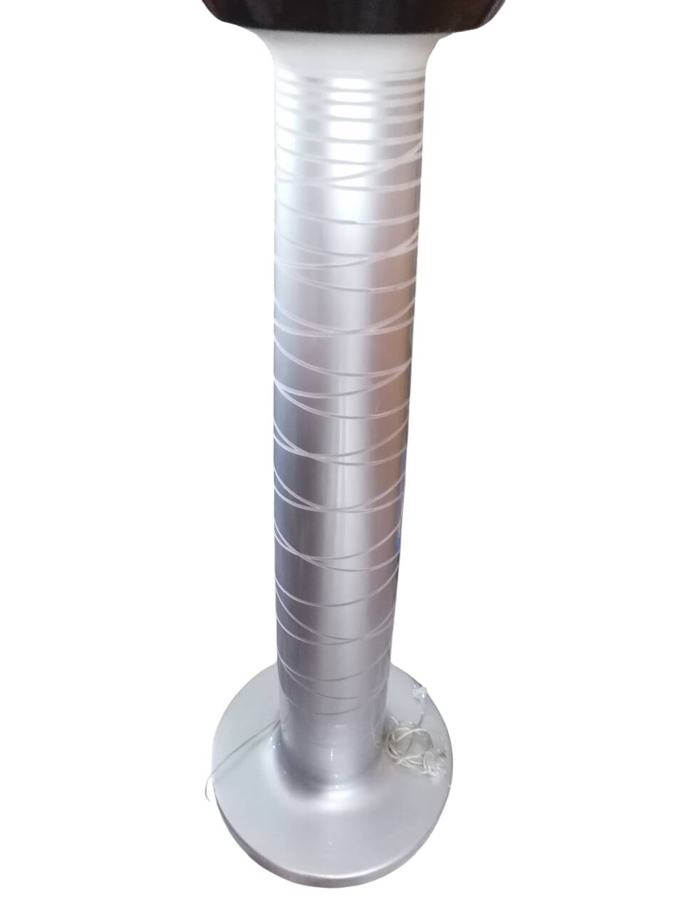 Lampada da terra Ladymary di Marc Sadler per Serralunga, inizio XXI secolo