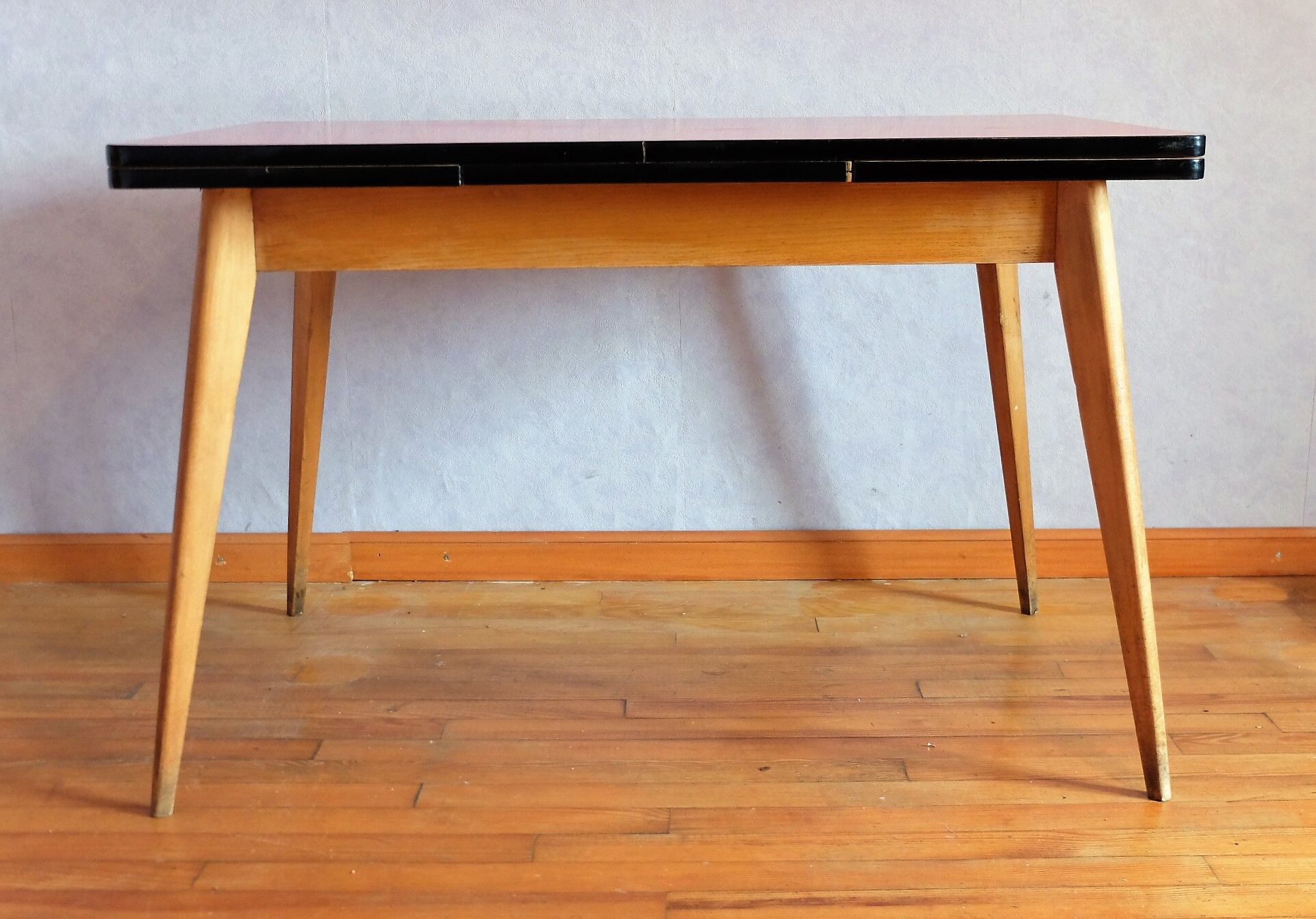 Table de cuisine dessus en formica rouge, 1950