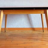 Table of red on the formica kitchen, 1950