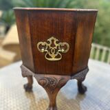 Magnificent mahogany planter