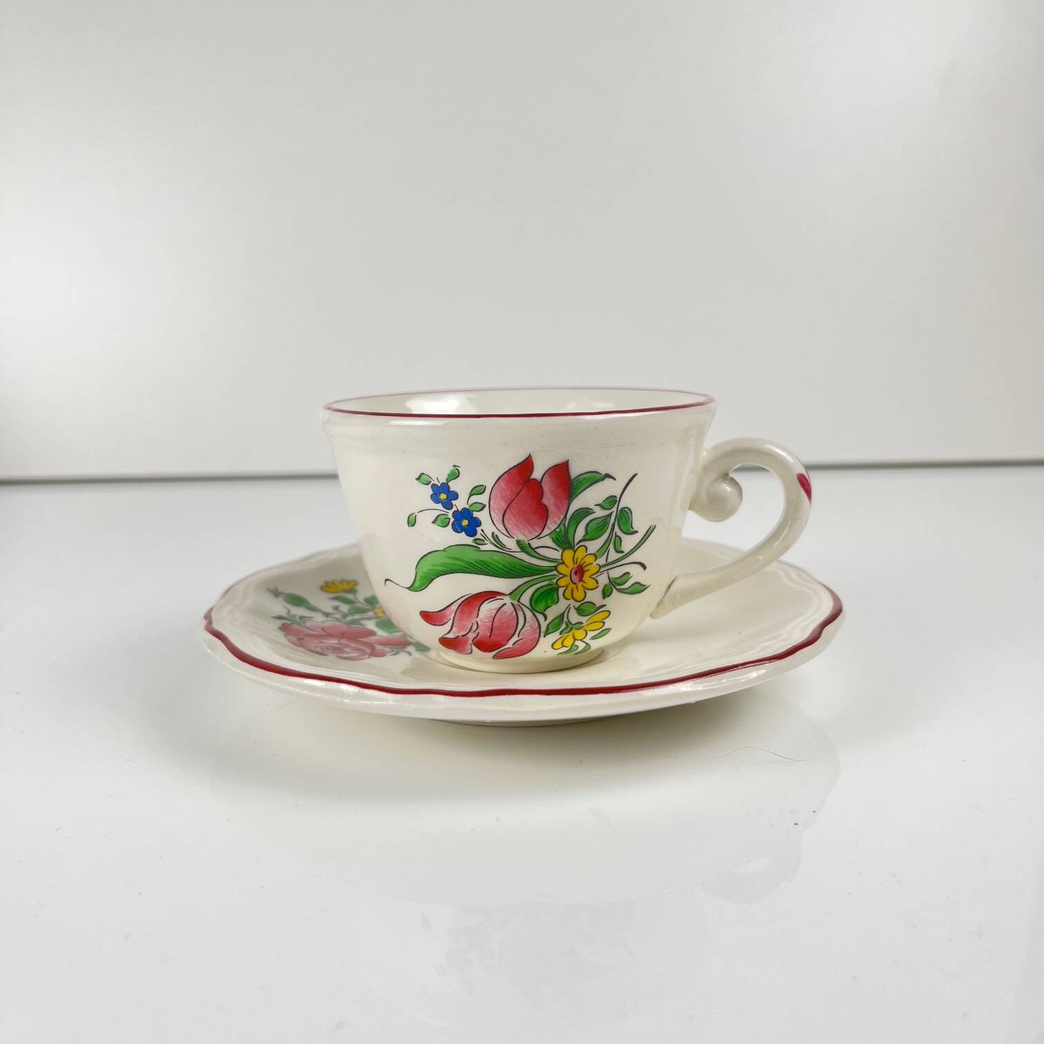 Set of 4 coffee cups with saucers model Réverbère by KG Lunéville