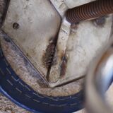 Tripod screw workshop stool in chromed metal and blue skai