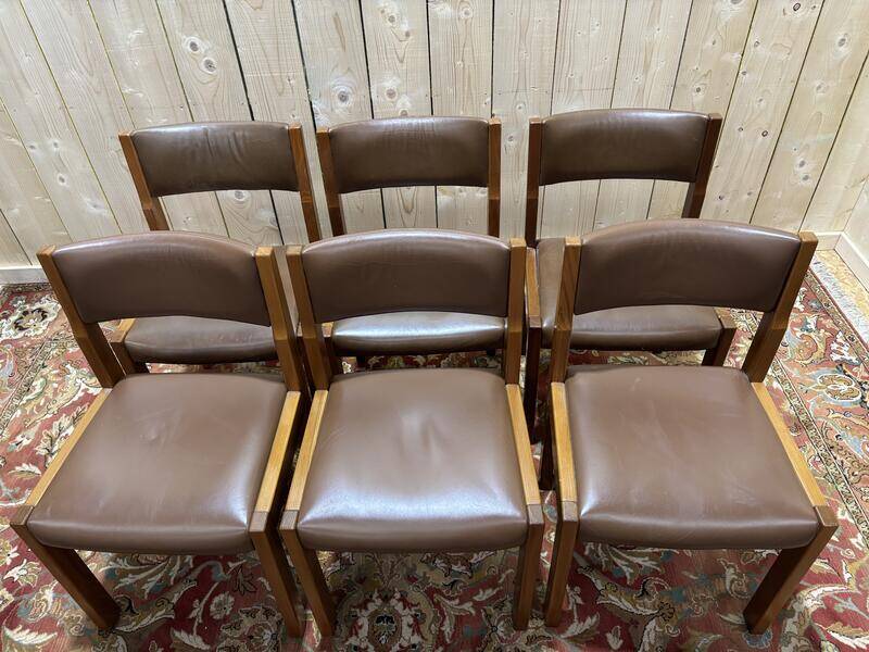Série de 6 chaises dans le goût de Regain assises cuir