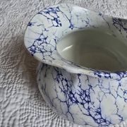 Pot à lait en porcelaine de Limoges décor bleu marbré