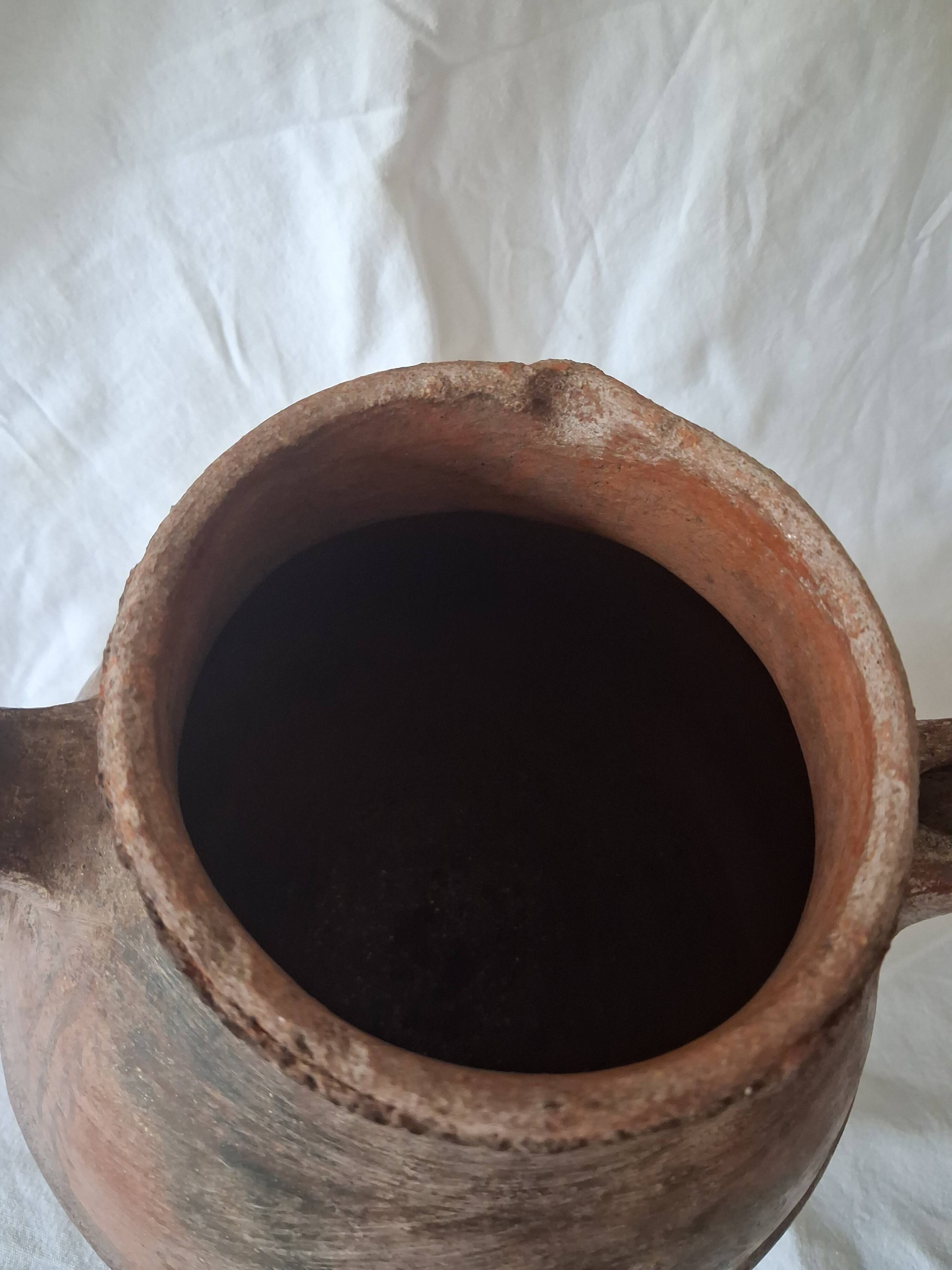 Ancient pottery, jug, traditional Berber/Kabyle in terracotta.