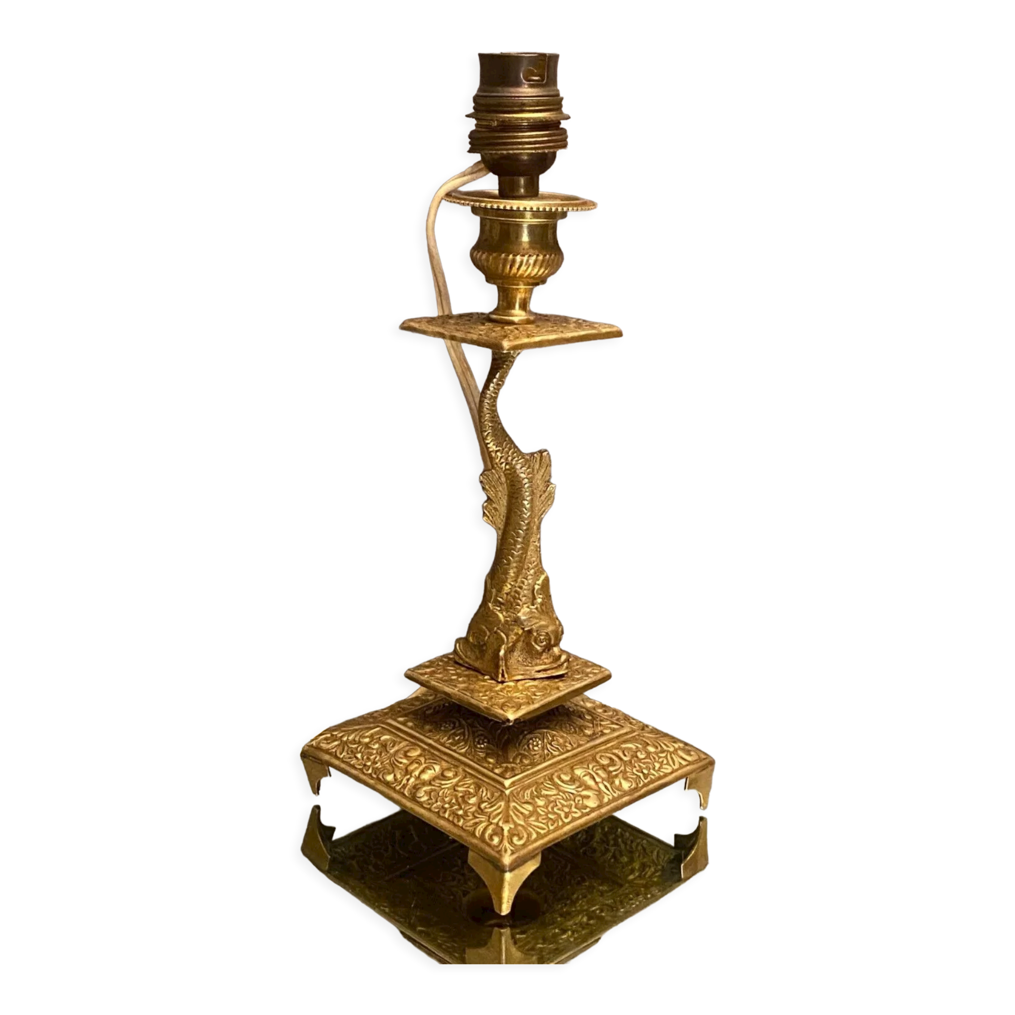 Lamp foot XIXth Louis XIV with stylized dauphin mounted in lamp without transformation