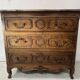 Commode de style Régence en chene sculpté XX siècle