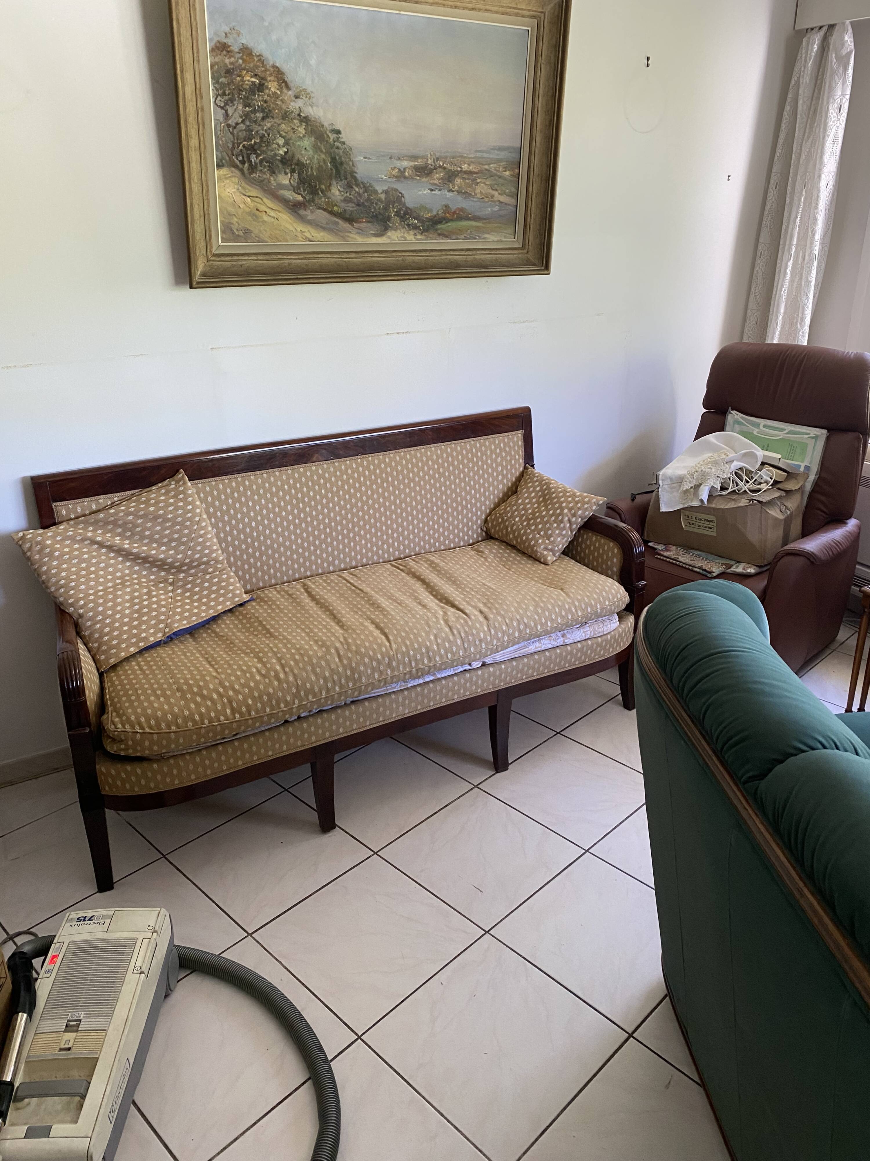 Early 19th century varnished mahogany sofa