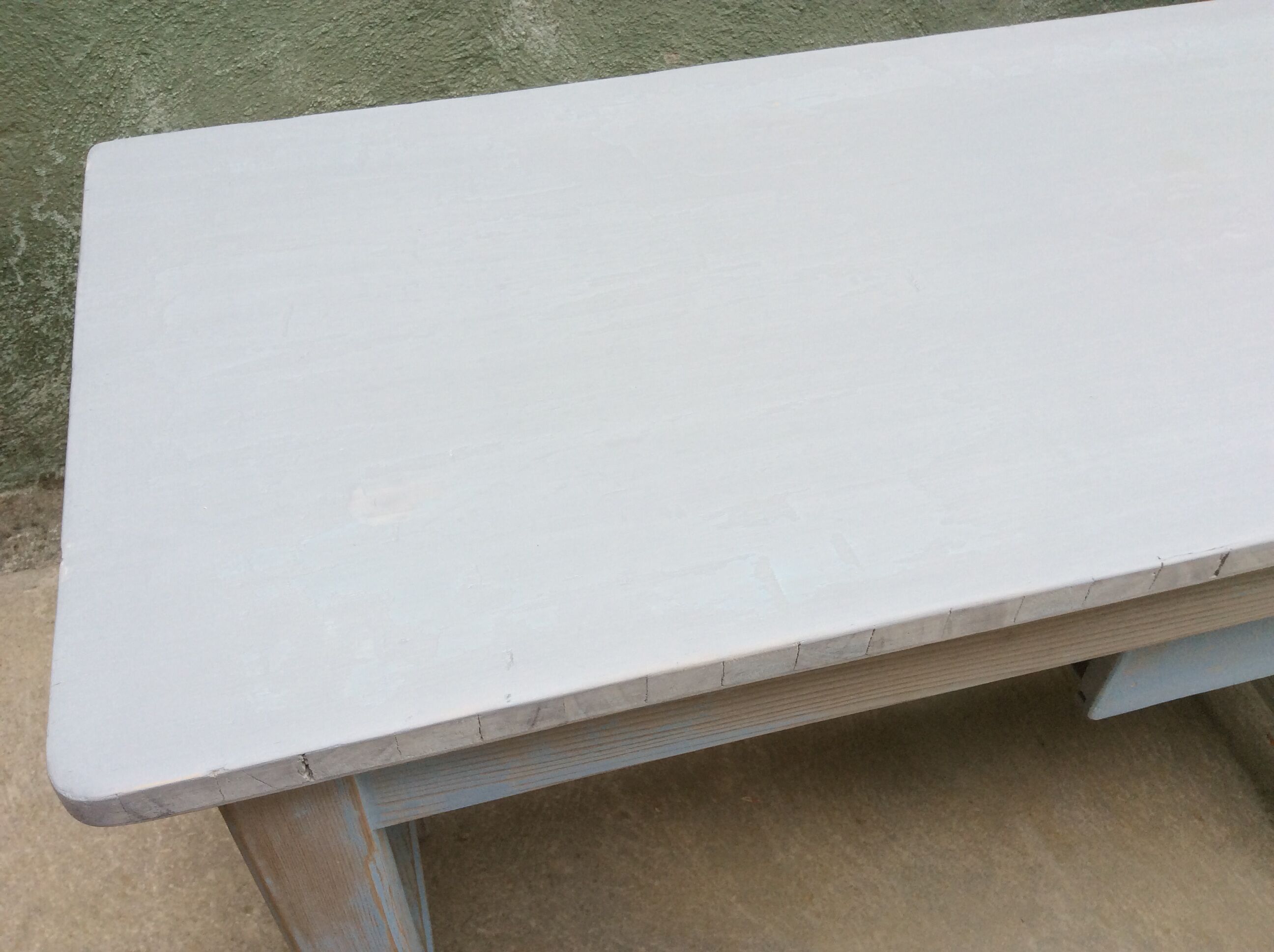 Small set-up with drawers