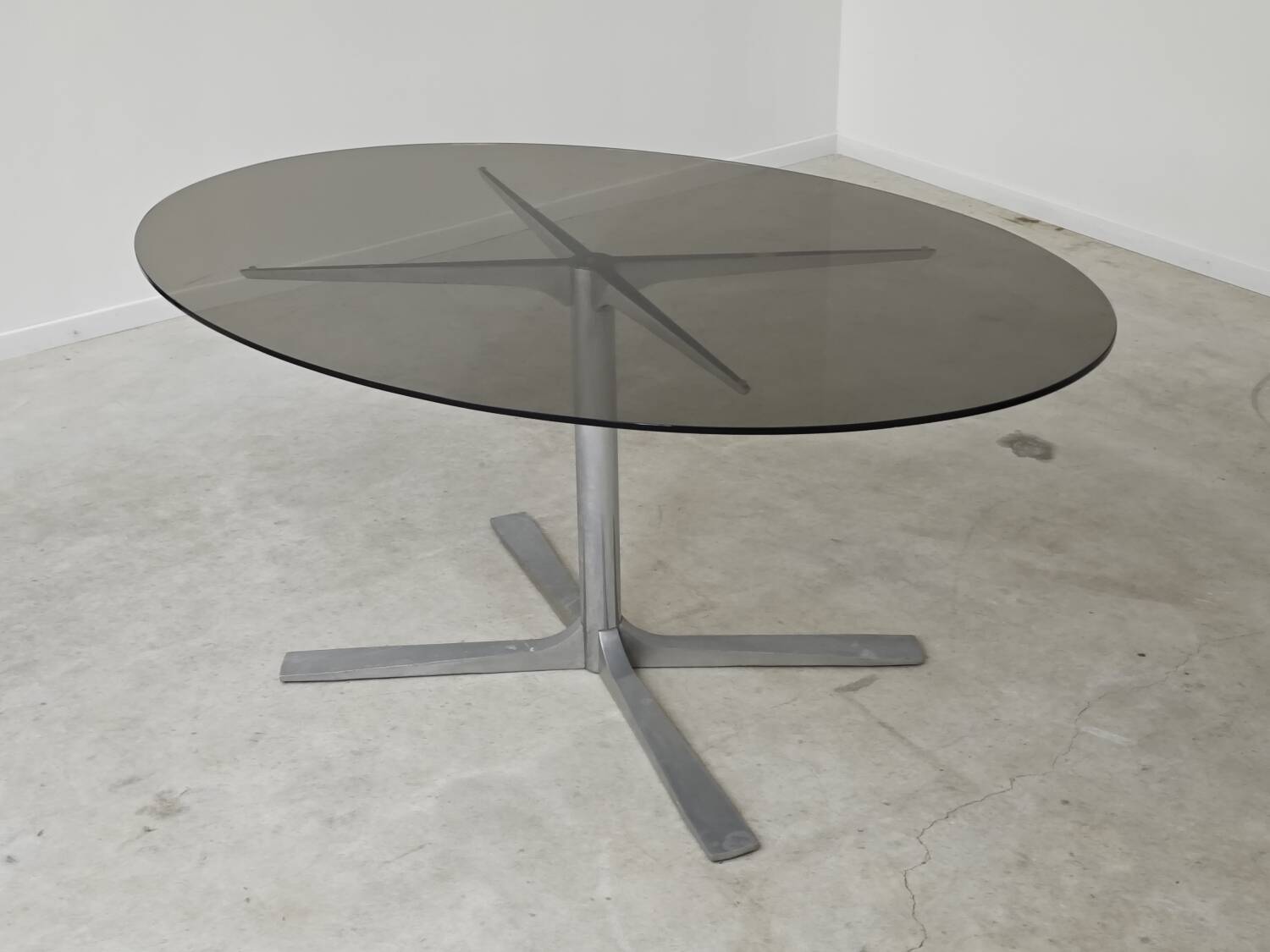 Dining table in glass, aluminum and chrome steel