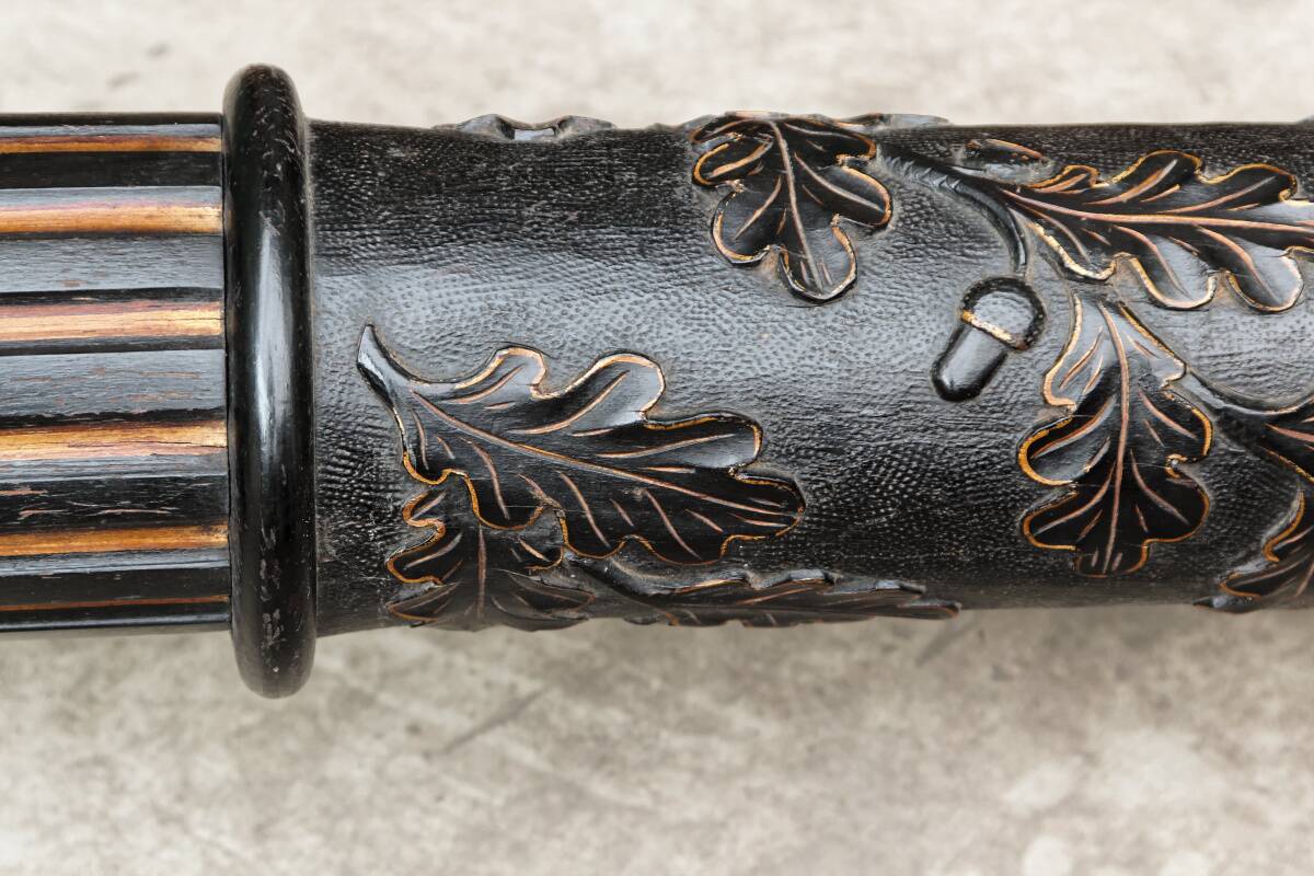 Napoleon 3 carved wooden column oak leaves