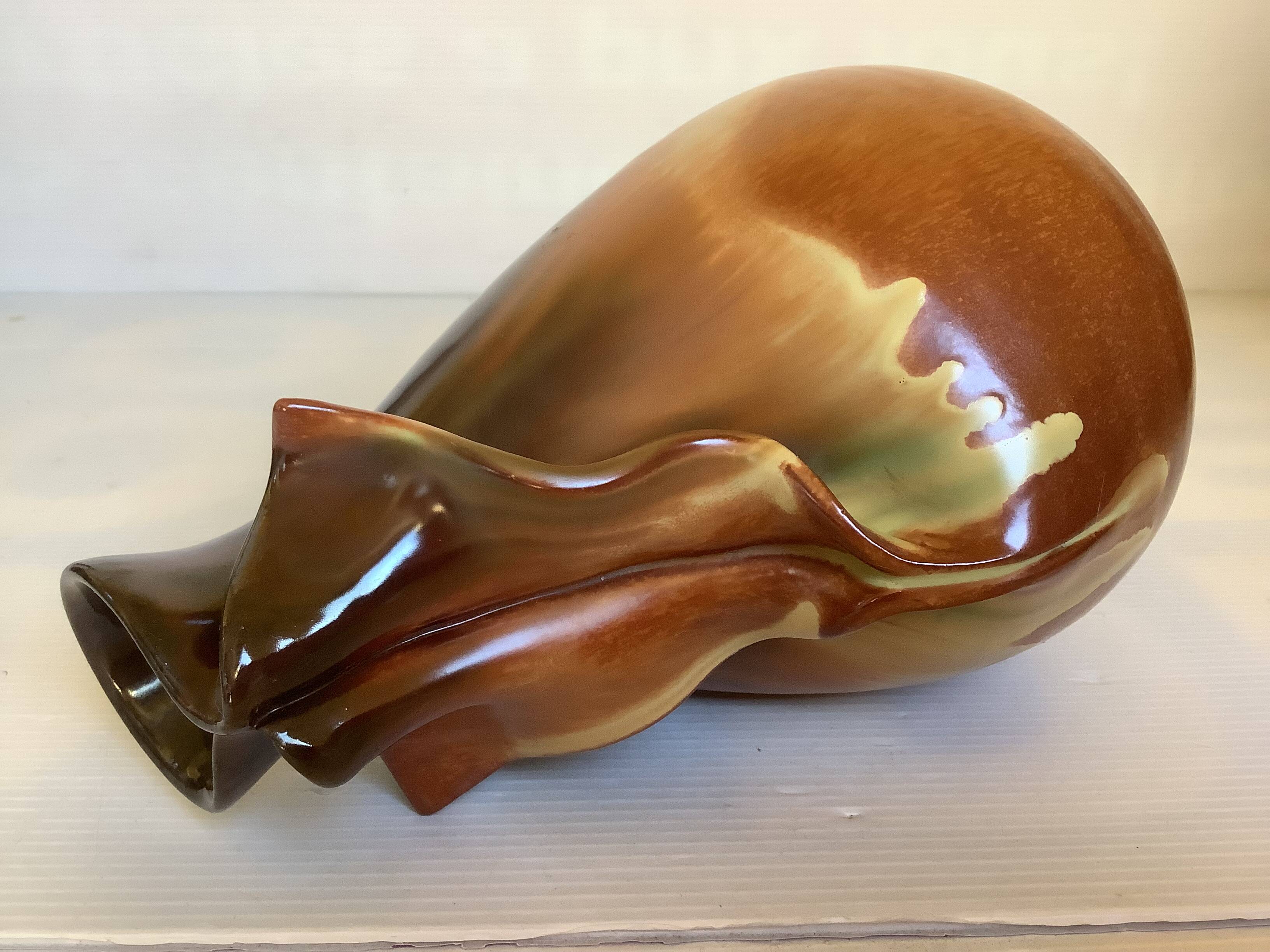 Pleated shirt collar ceramic vase