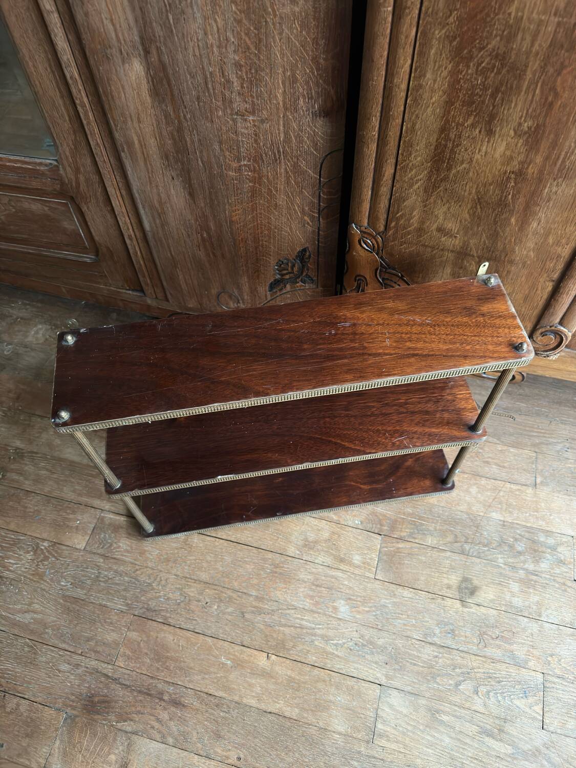 Petite étagère murale