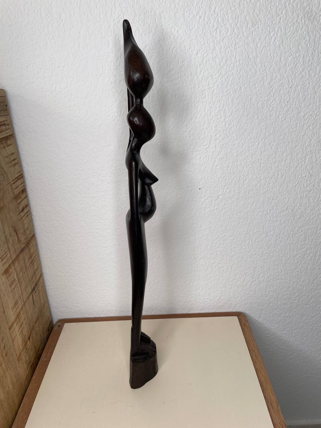 Statuette femme portant une jarre en bois 47cm
