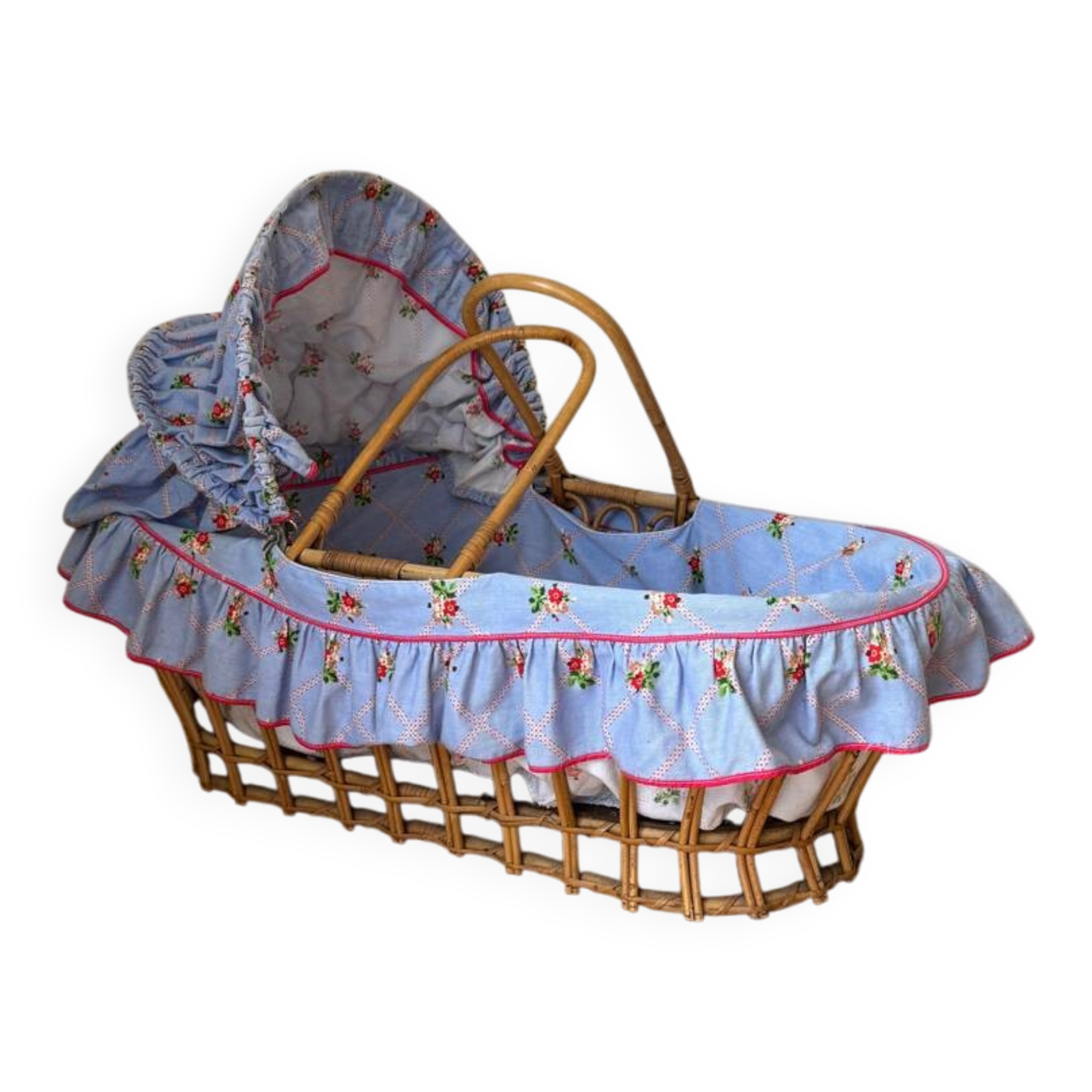 Rattan bassinet