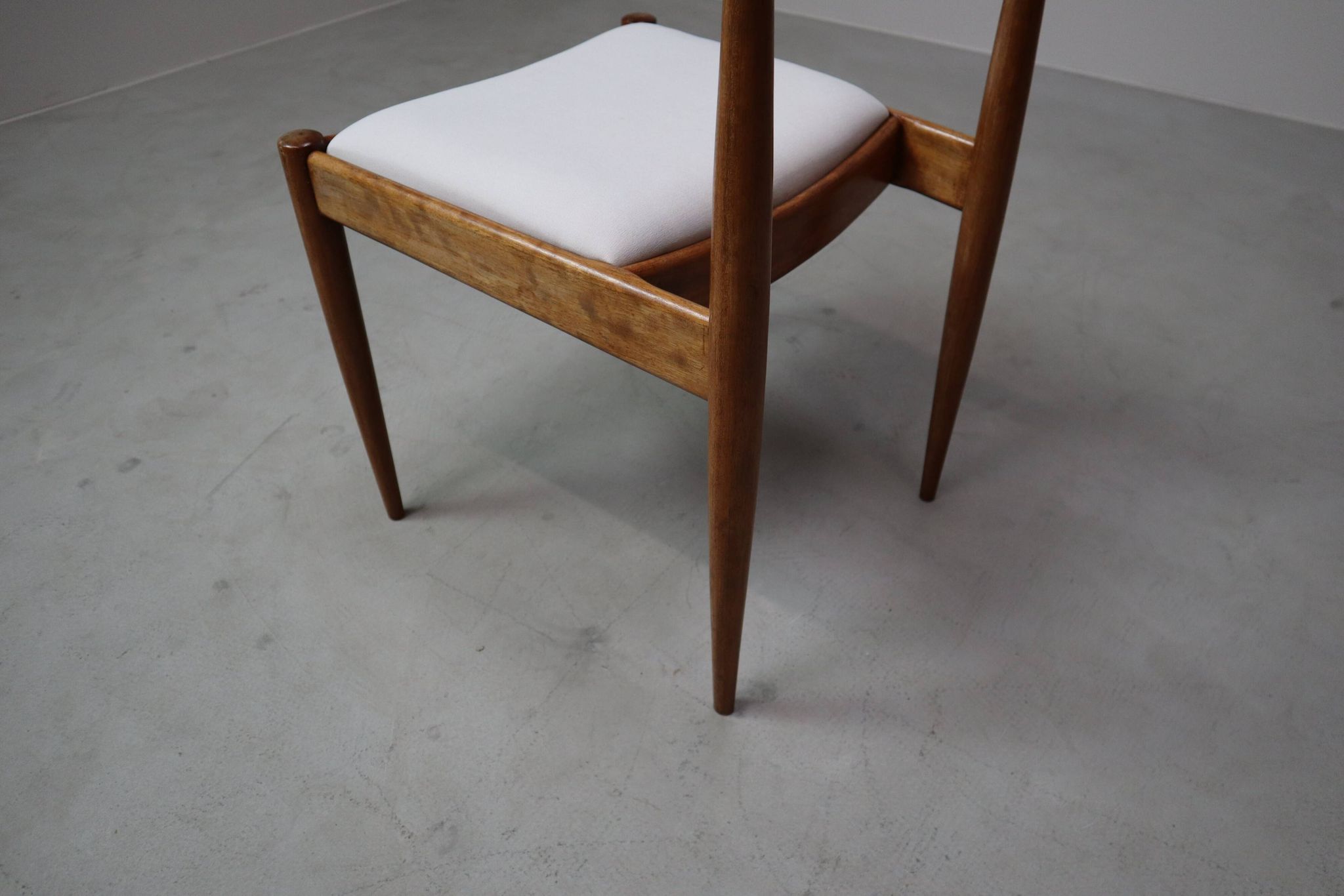 Set of six Alfred Hendrickx Model 500 dining chairs in Rosewood,