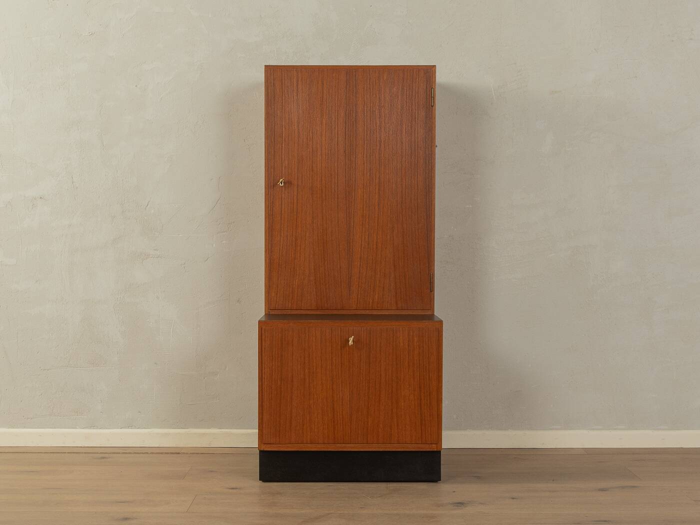 1960s Dresser