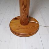 Modern sculptural Scandinavian floor lamp in pine by Uno Kristiansson, Sweden 1970s