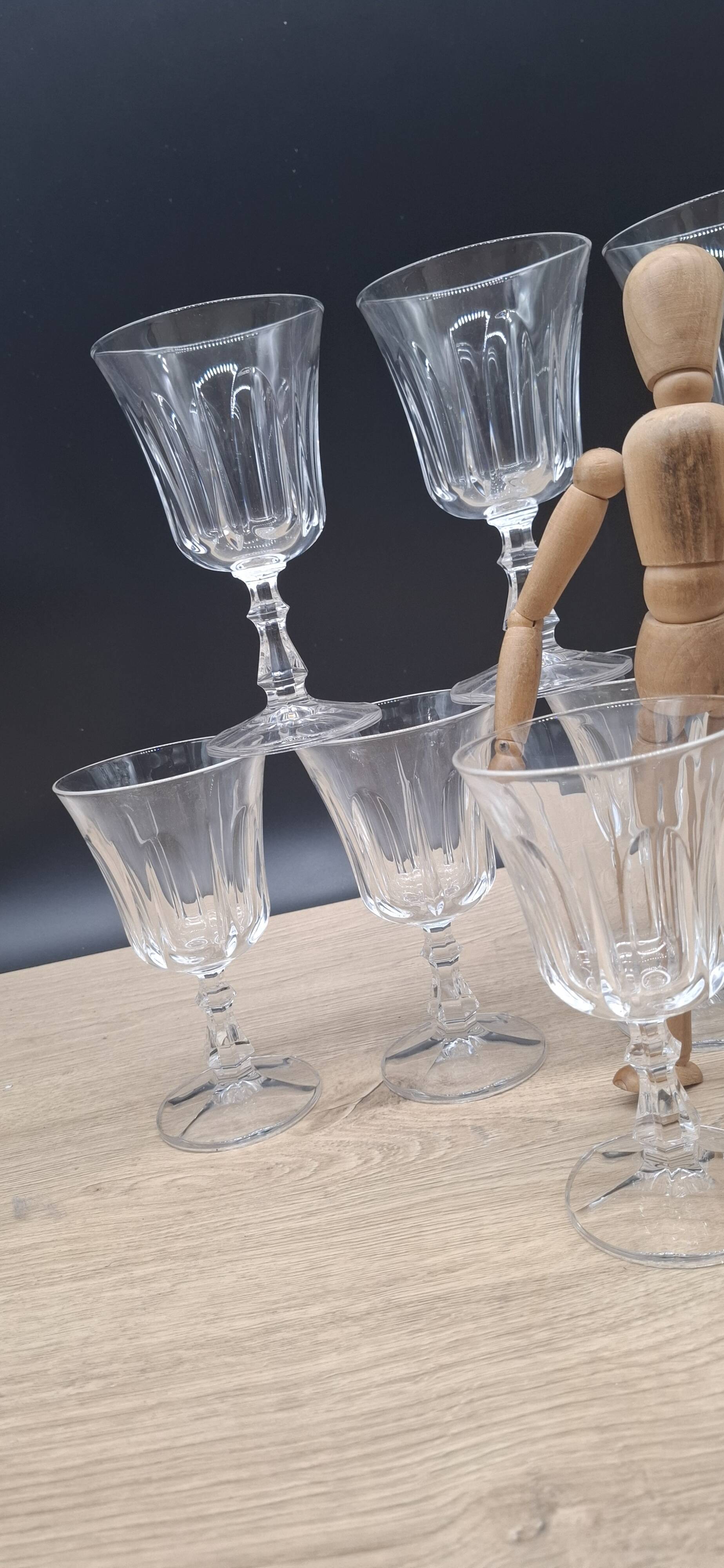 Set of 8 large Baccarat Lauzun crystal wine glasses