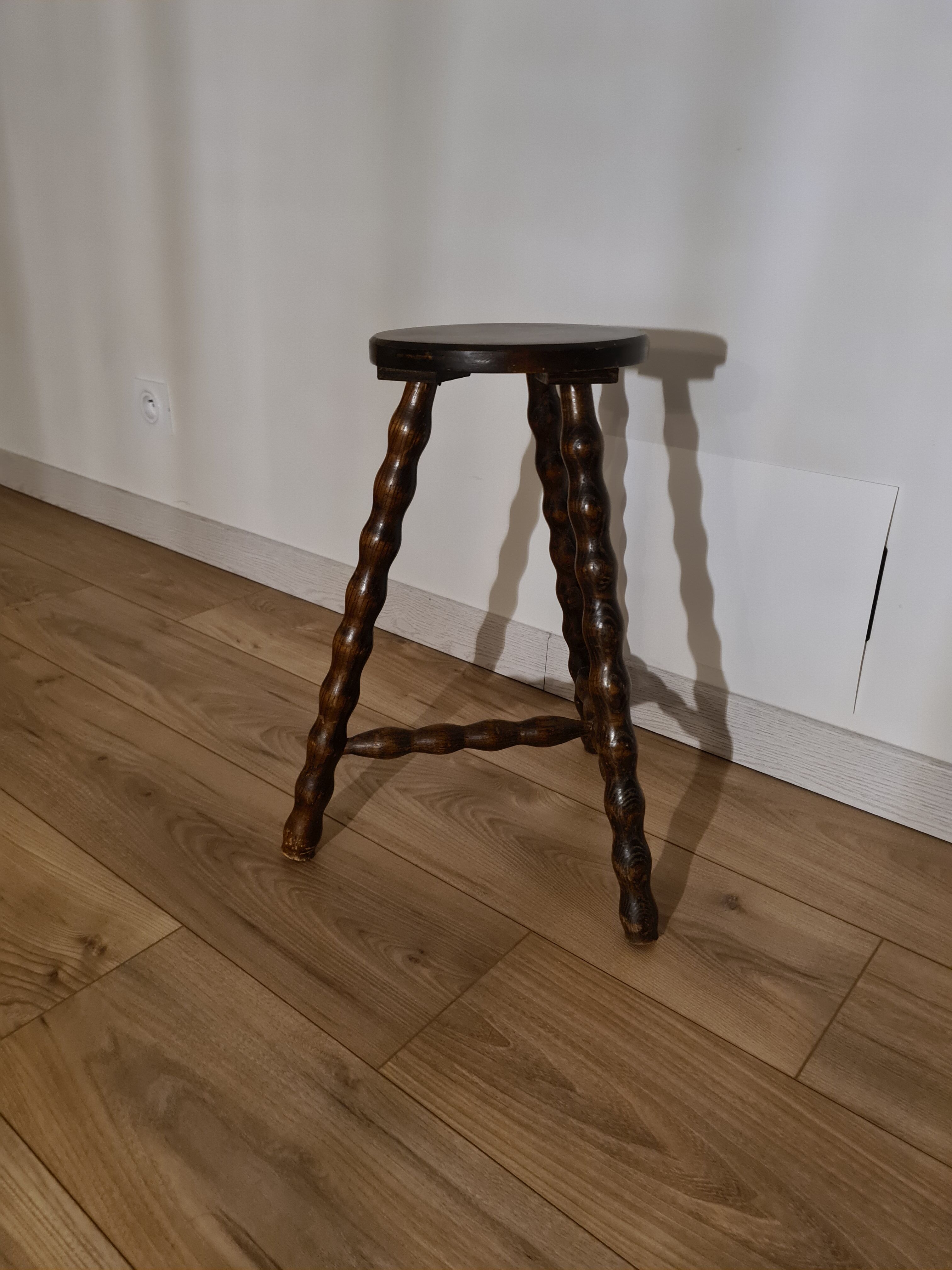Tabouret tripode pieds torsadés XIXème siècle