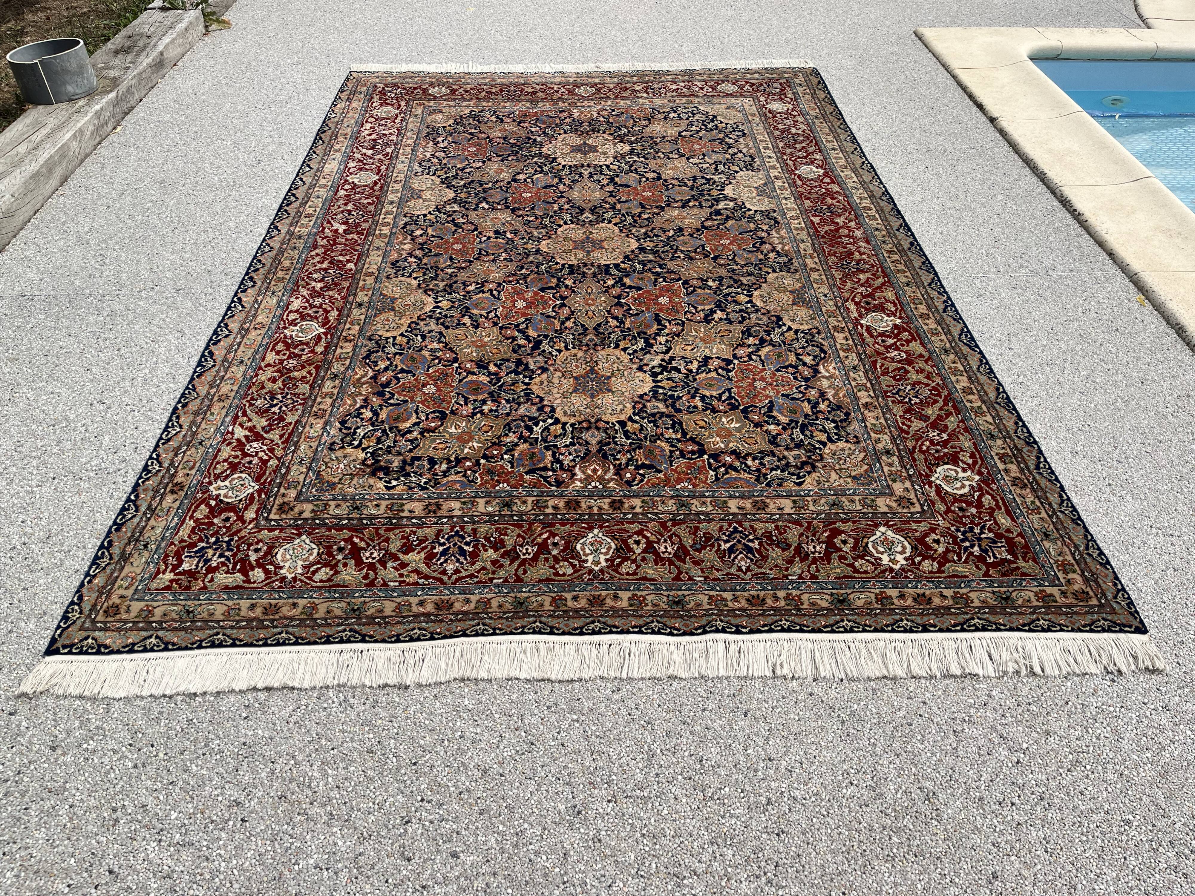 Persian rug, isfahan in wool and silk