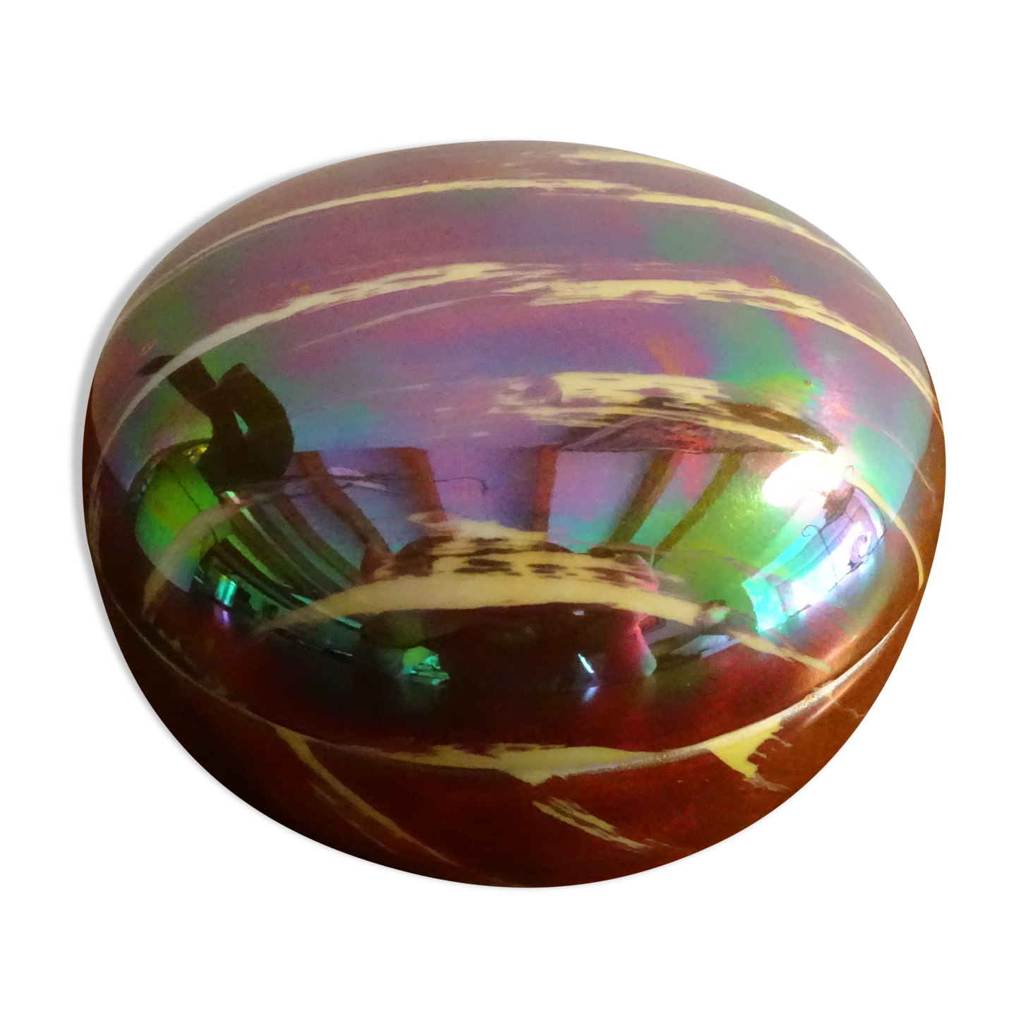 Iridescent porcelain candy box