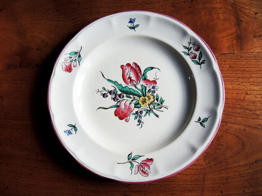 Former tableware service of the societe ceramique mastricht