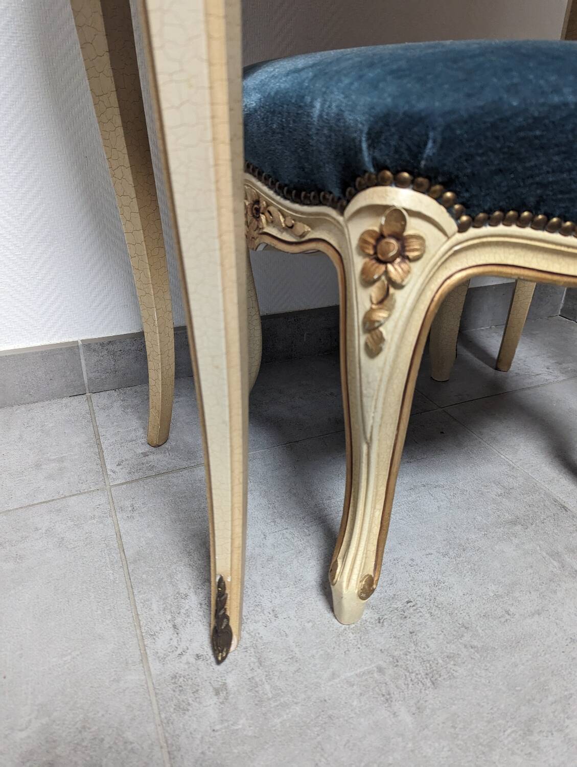 Venetian dressing table