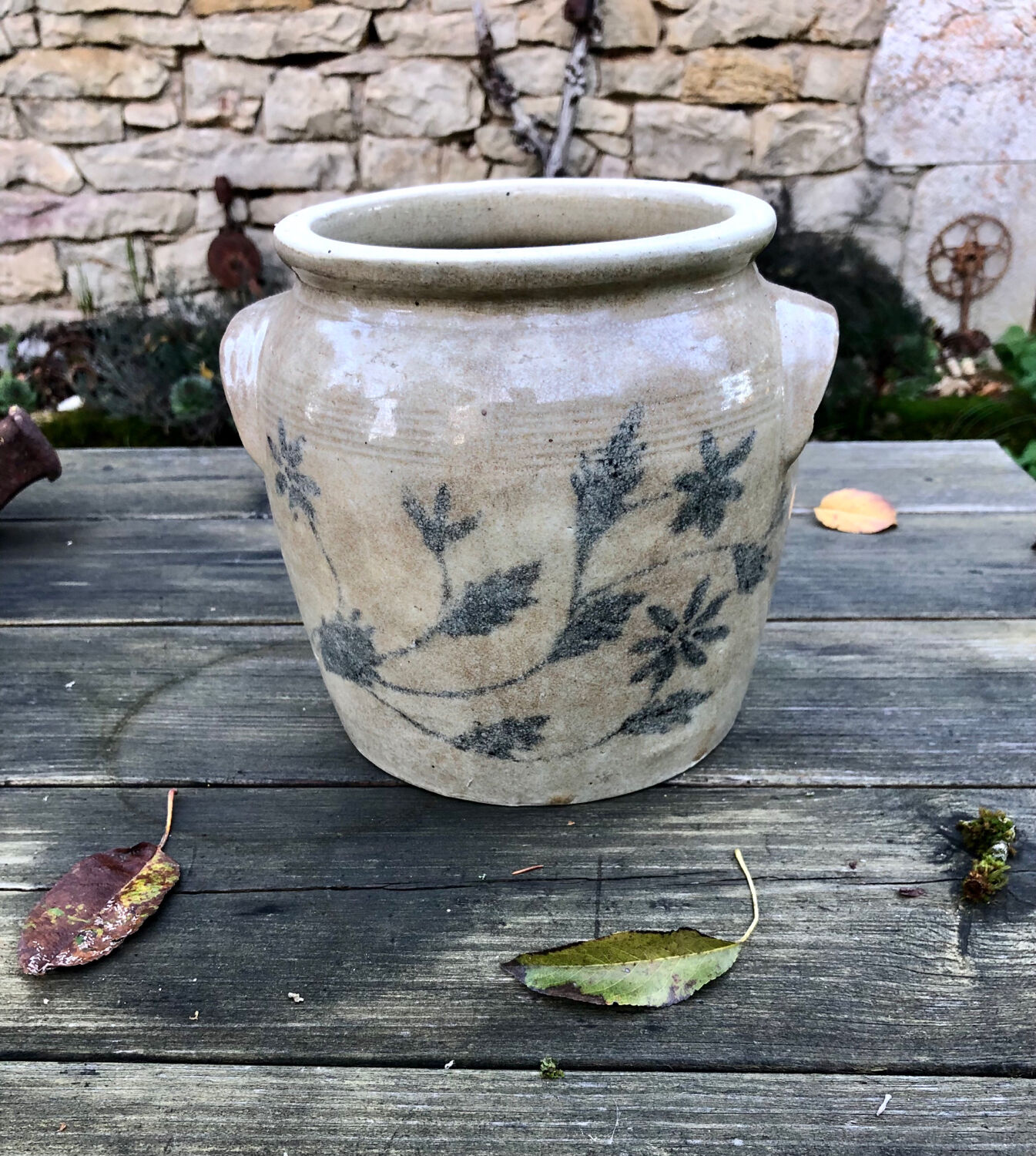 Glazed stoneware pot