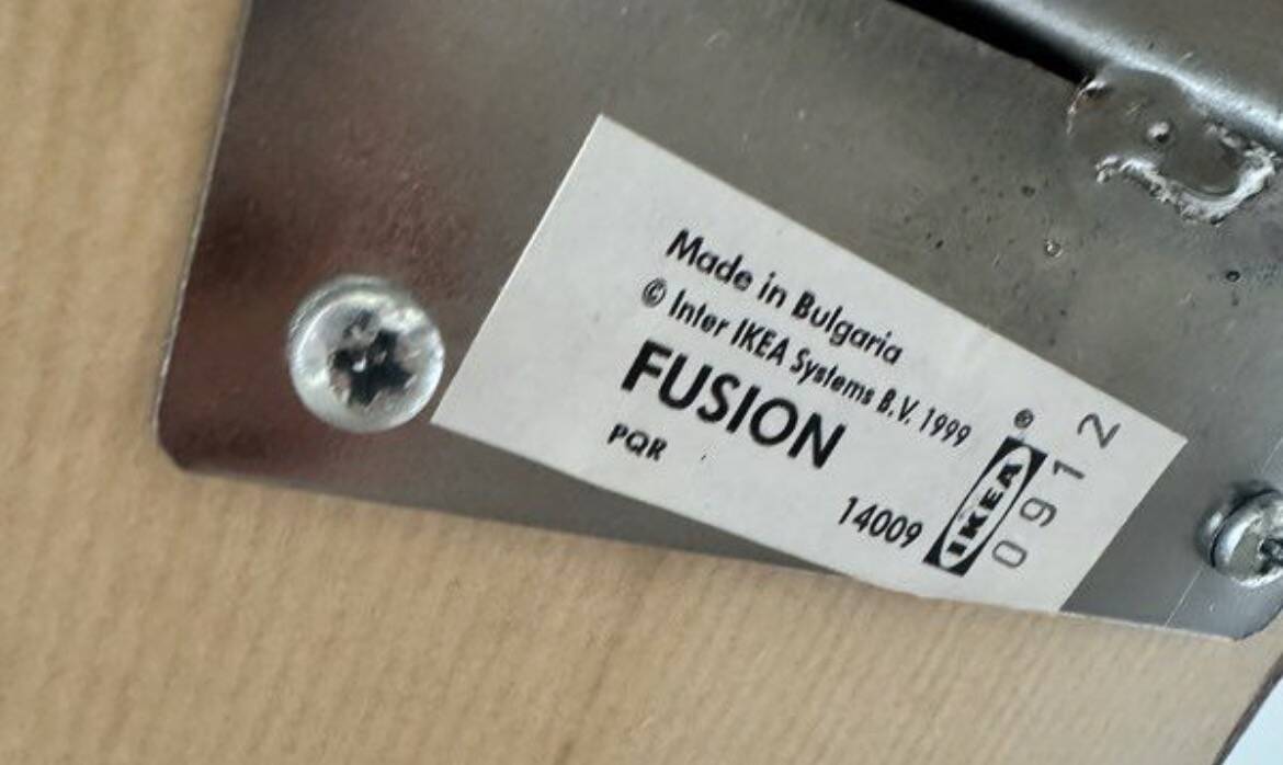 Table et 4 chaises en teck modèle « Fusion » par Sarah Kragnert x Ikea
