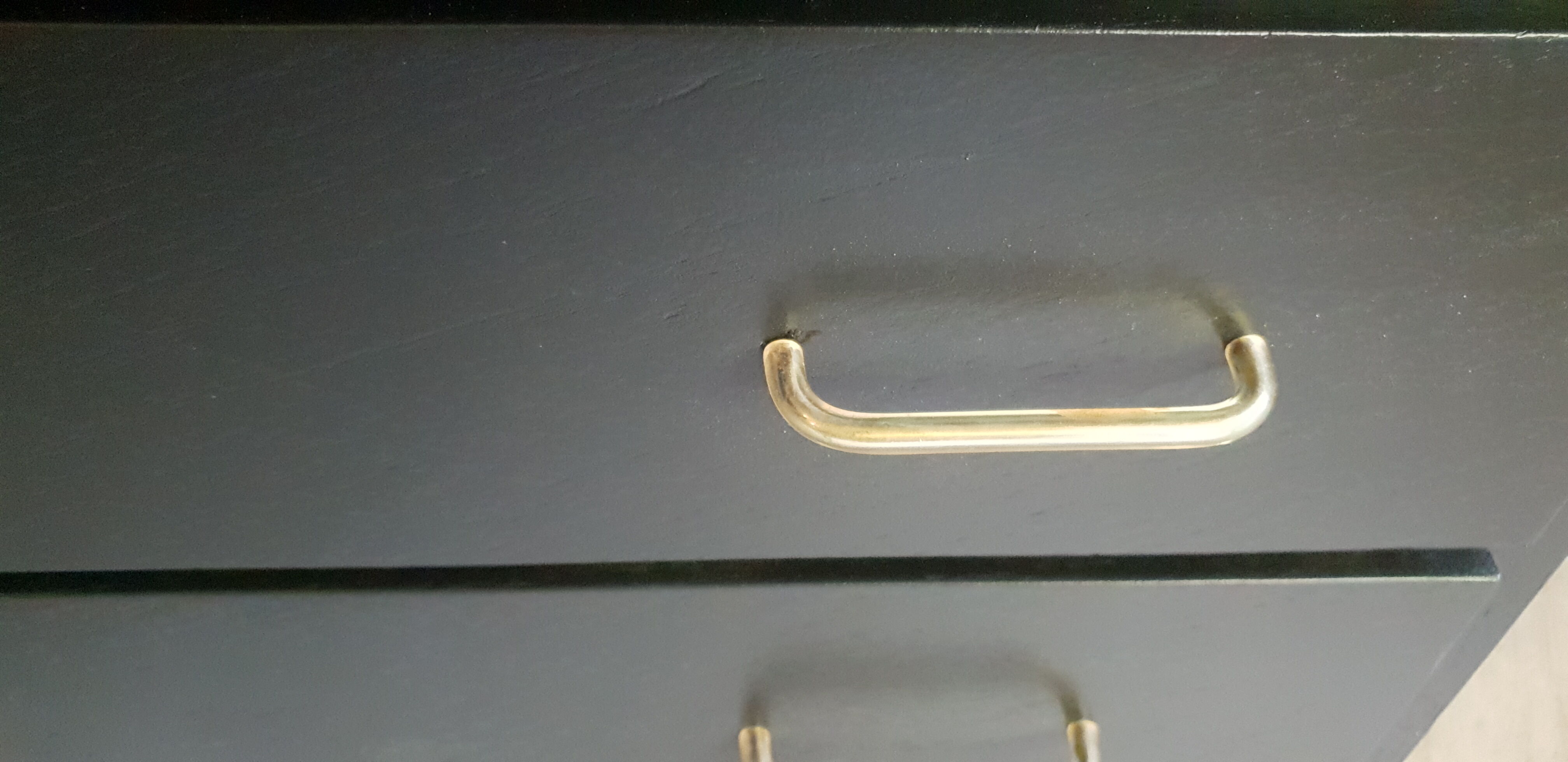 Dresser black compass feet