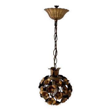 Vintage floral motif pendant, gold metal, France, 1970.