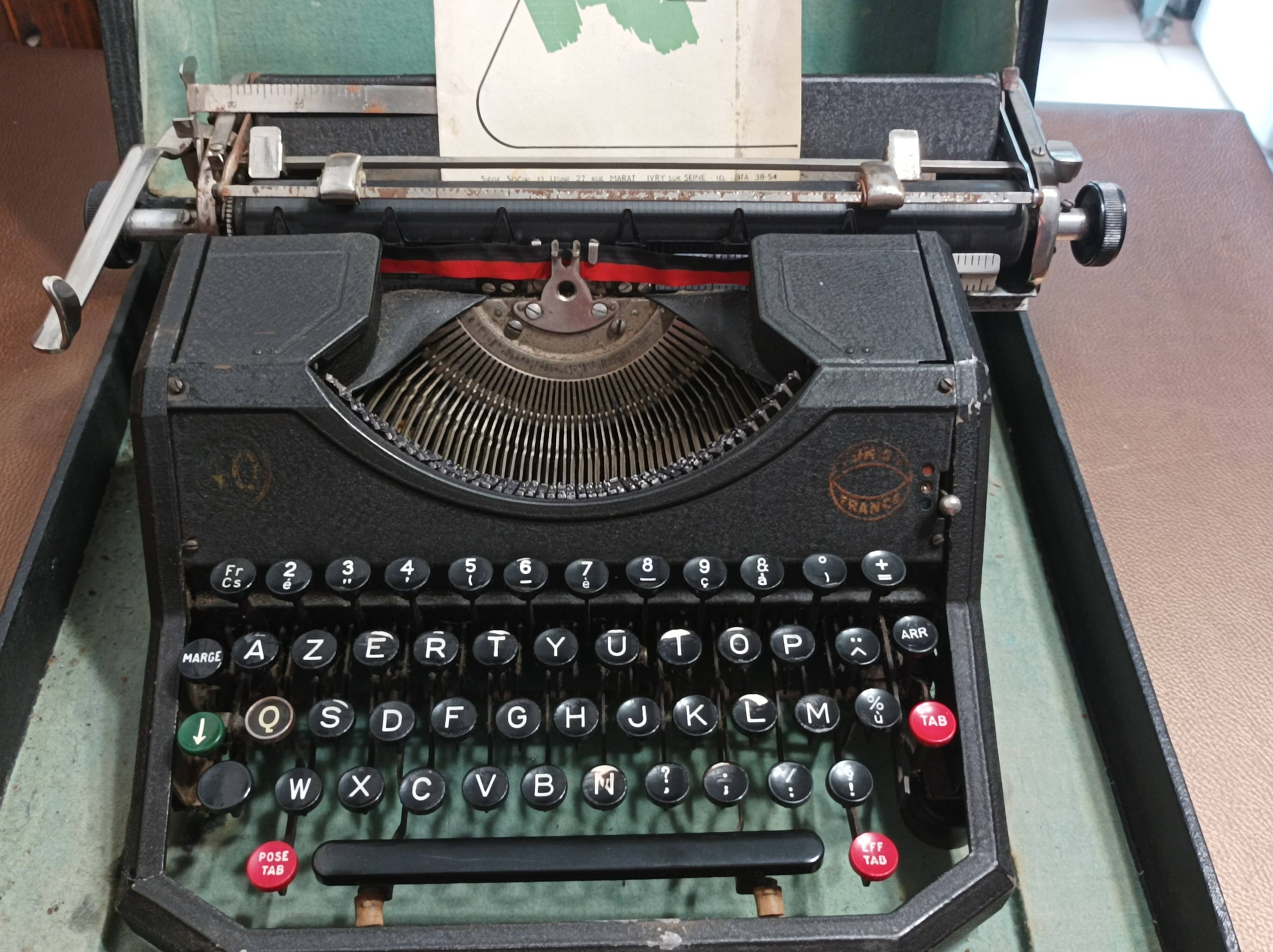 Old Rocher Rooy Functional Typewriter 1940s