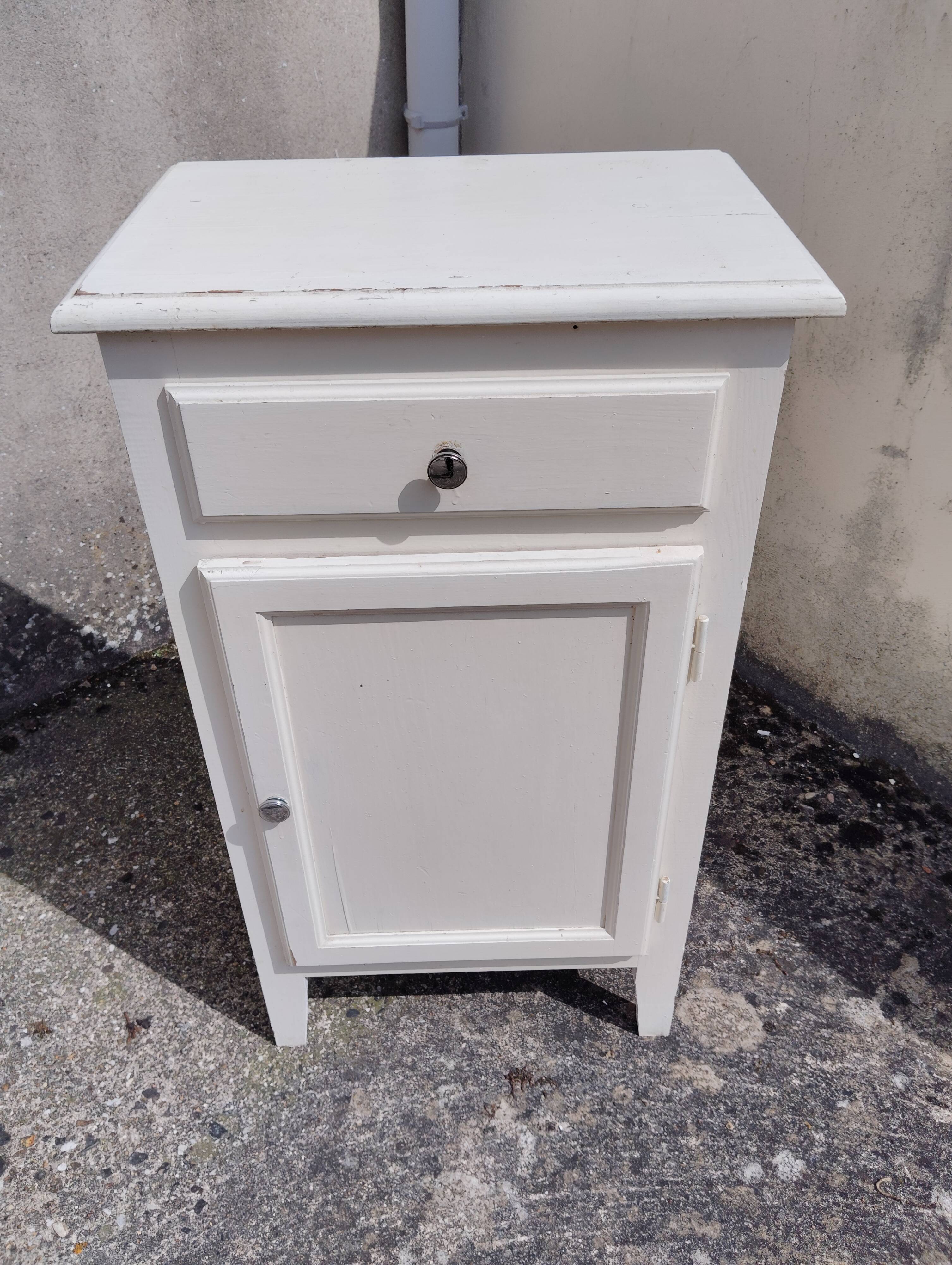 Small Parisian buffet/jam maker