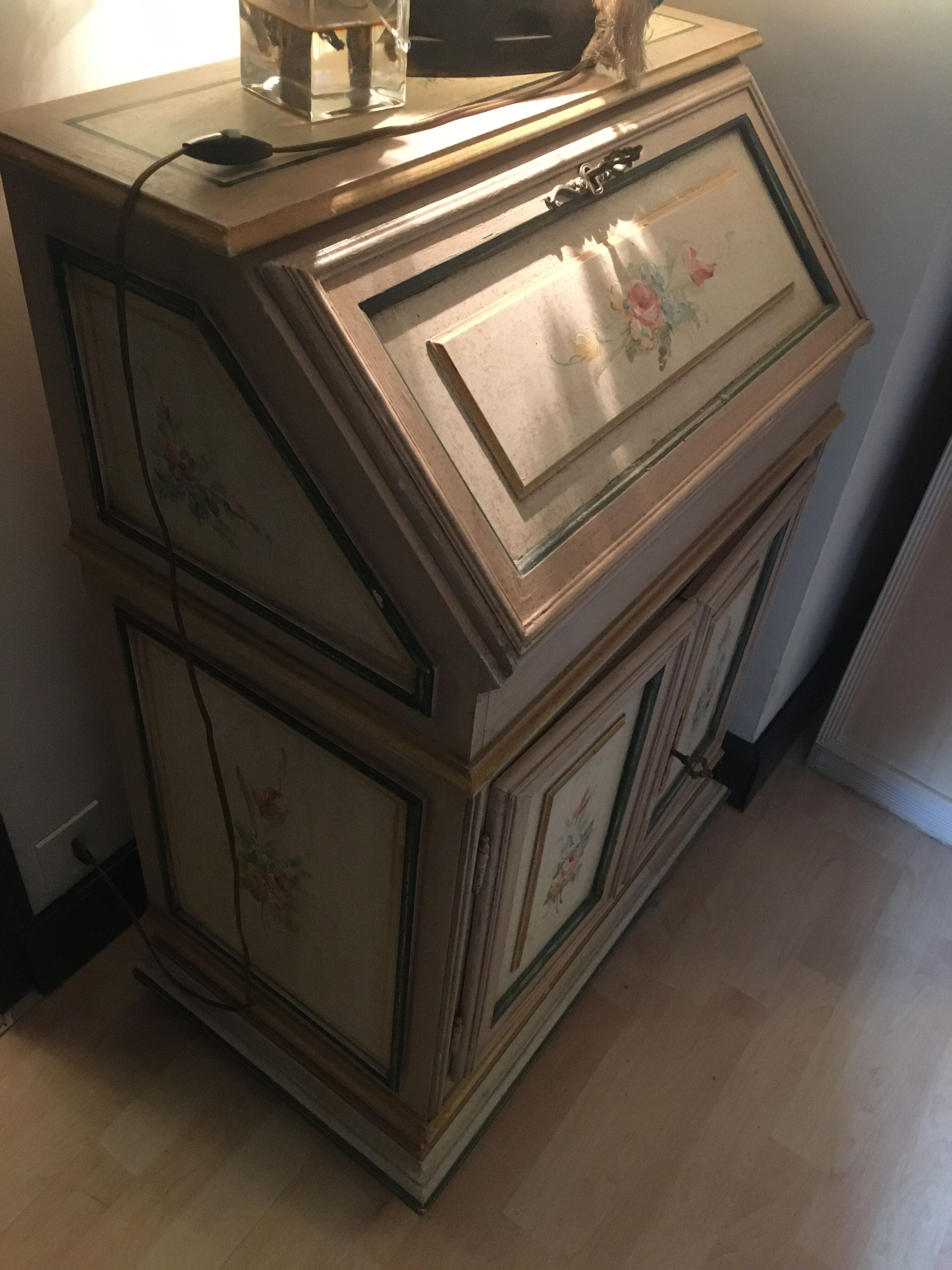 Secretary in pine, wood painted with floral patterns.