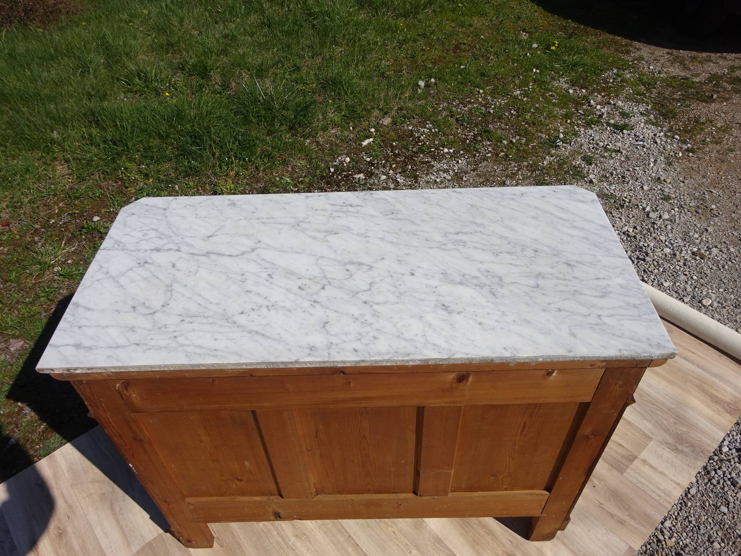 Ancienne commode Louis Philippe en noyer marbre blanc