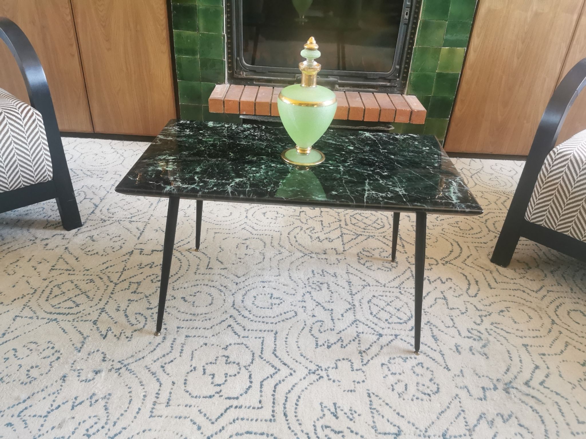 Vintage resin coffee table with a marble effect.
