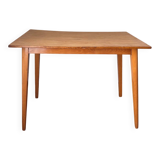 Desk with tapered legs