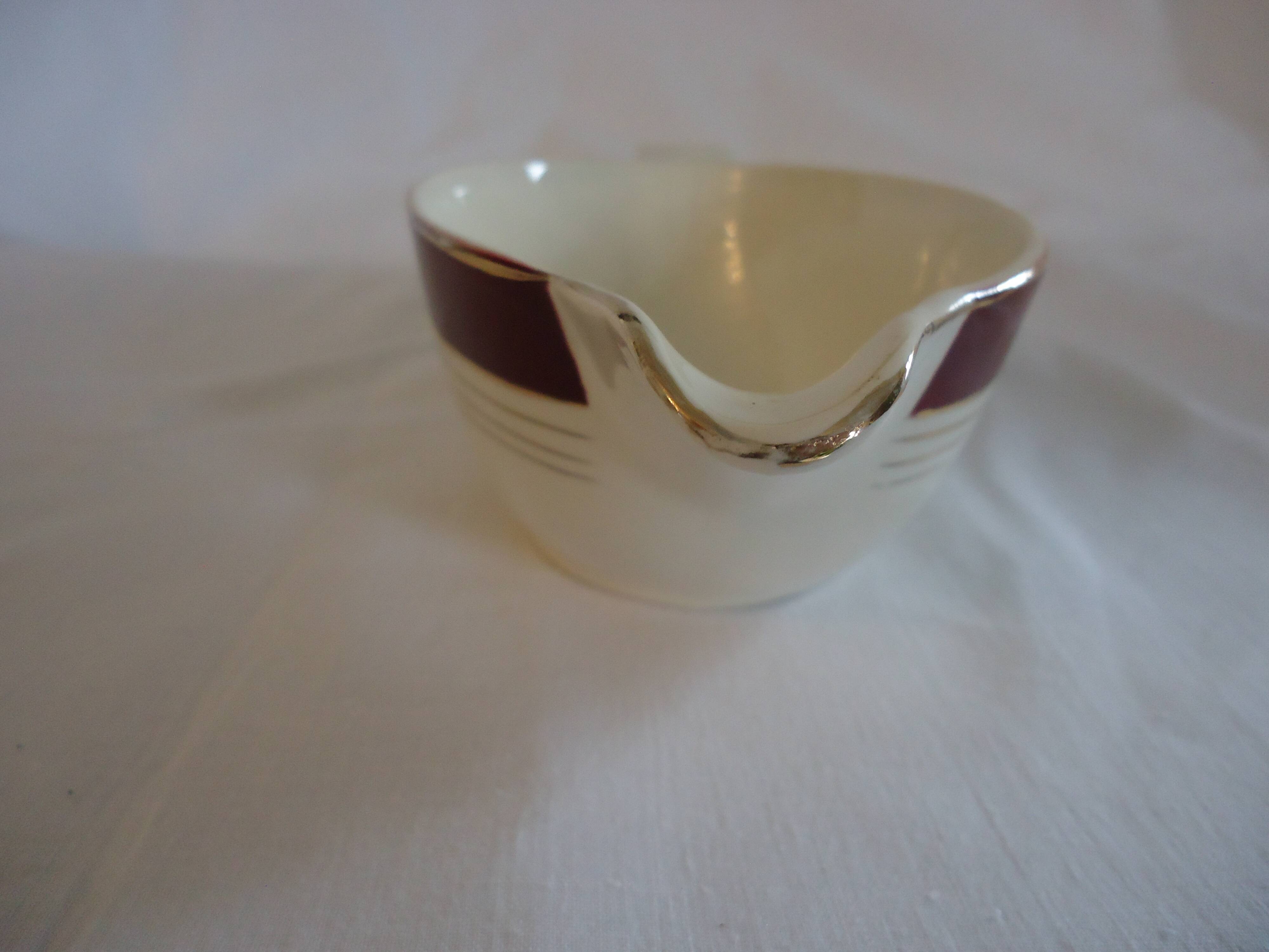 Opaque porcelain gravy boat, digoin sarreguemines, pasteur model