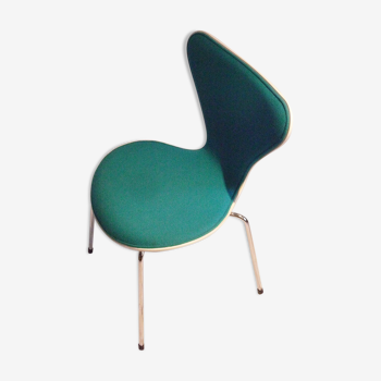 Chaise modèle 3107 tissu turquoise design Jacobsen, édition Fritz hansen