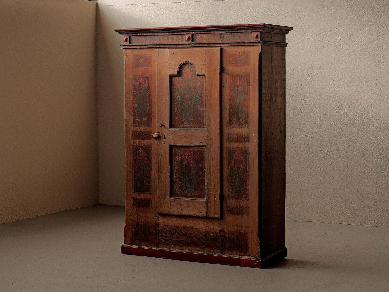 Armoire bavaroise peinte en pin massif – XVIIIᵉ siècle