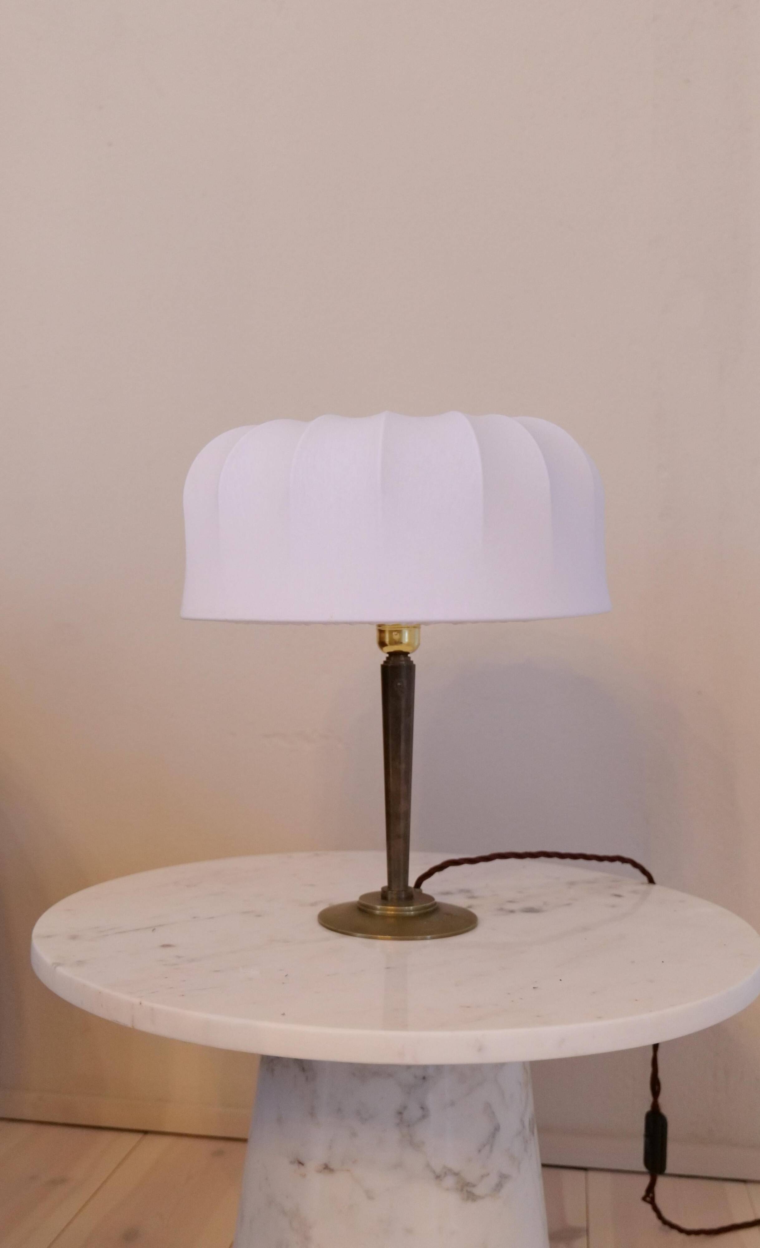 Art Deco bronze table lamp sculpture made in Sweden, 1930s.