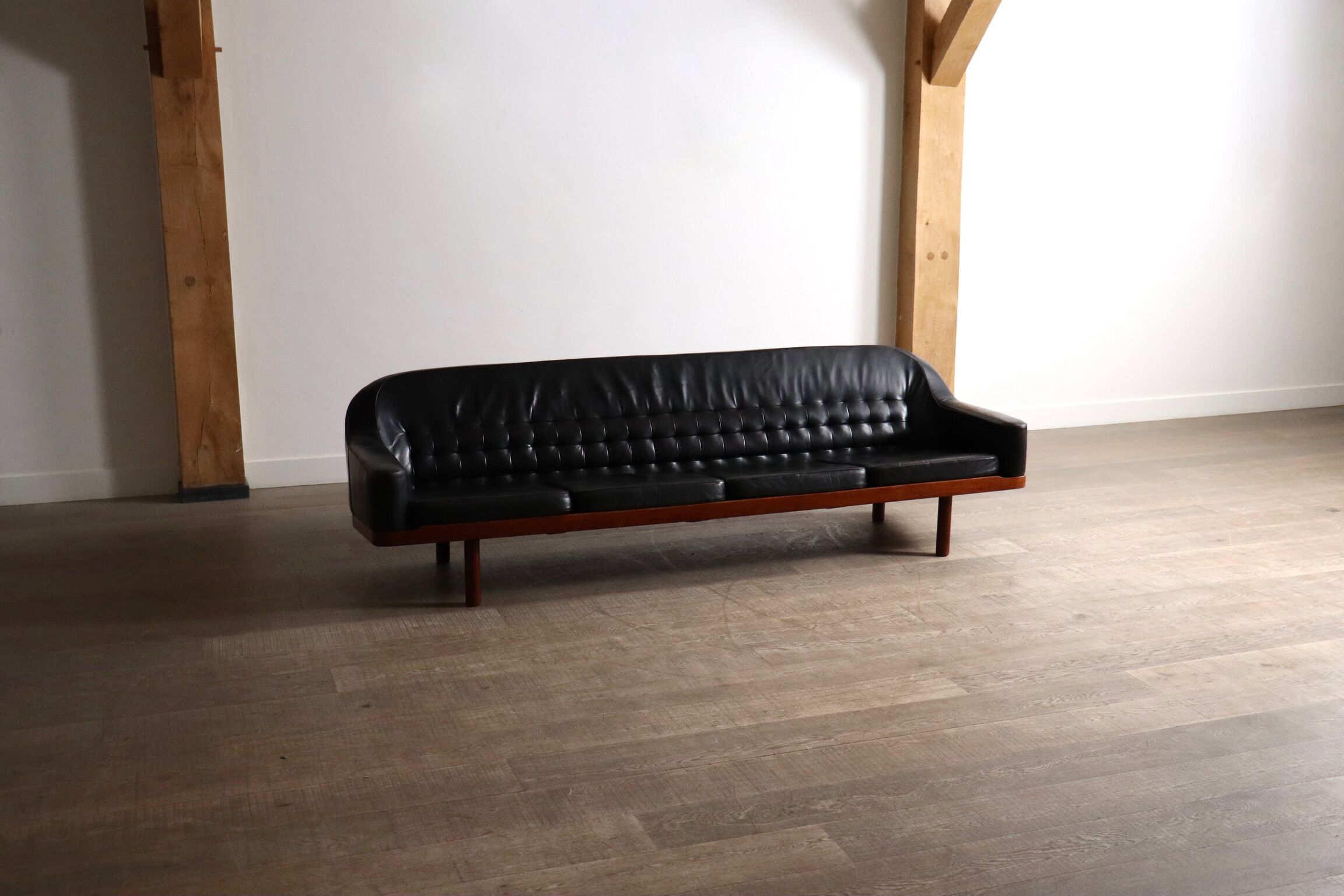 Arne Halvorsen sofa model '2010' in black leather, Norway, 1960s